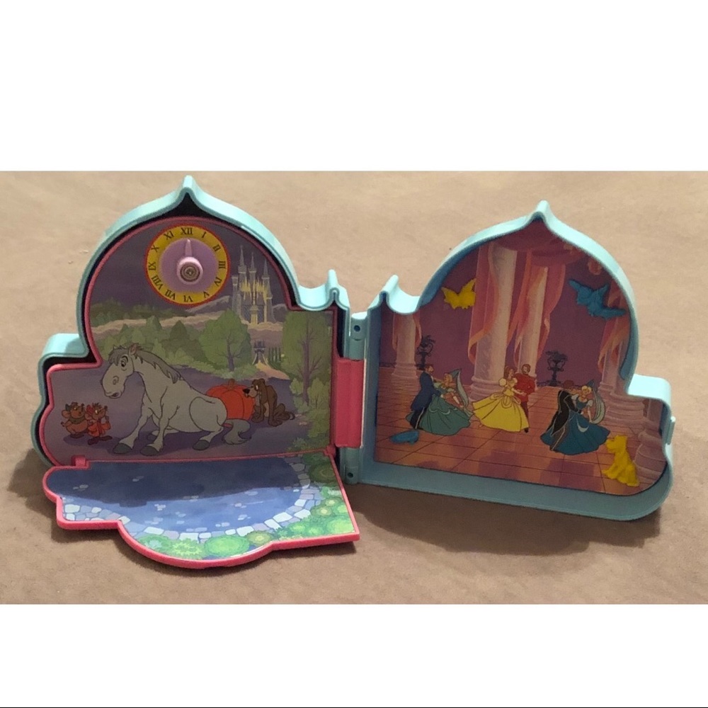 Disney- Princess Cinderella play set & necklace “Once Upon A Time” (bundle) - Picture 2 of 12